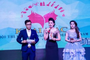 Chị Đỗ Thị Bích Hiền thay mặt Hệ thống đào tạo thẩm mỹ Hàn Quốc Poly K- Beauty phát biểu tại Hội thi.