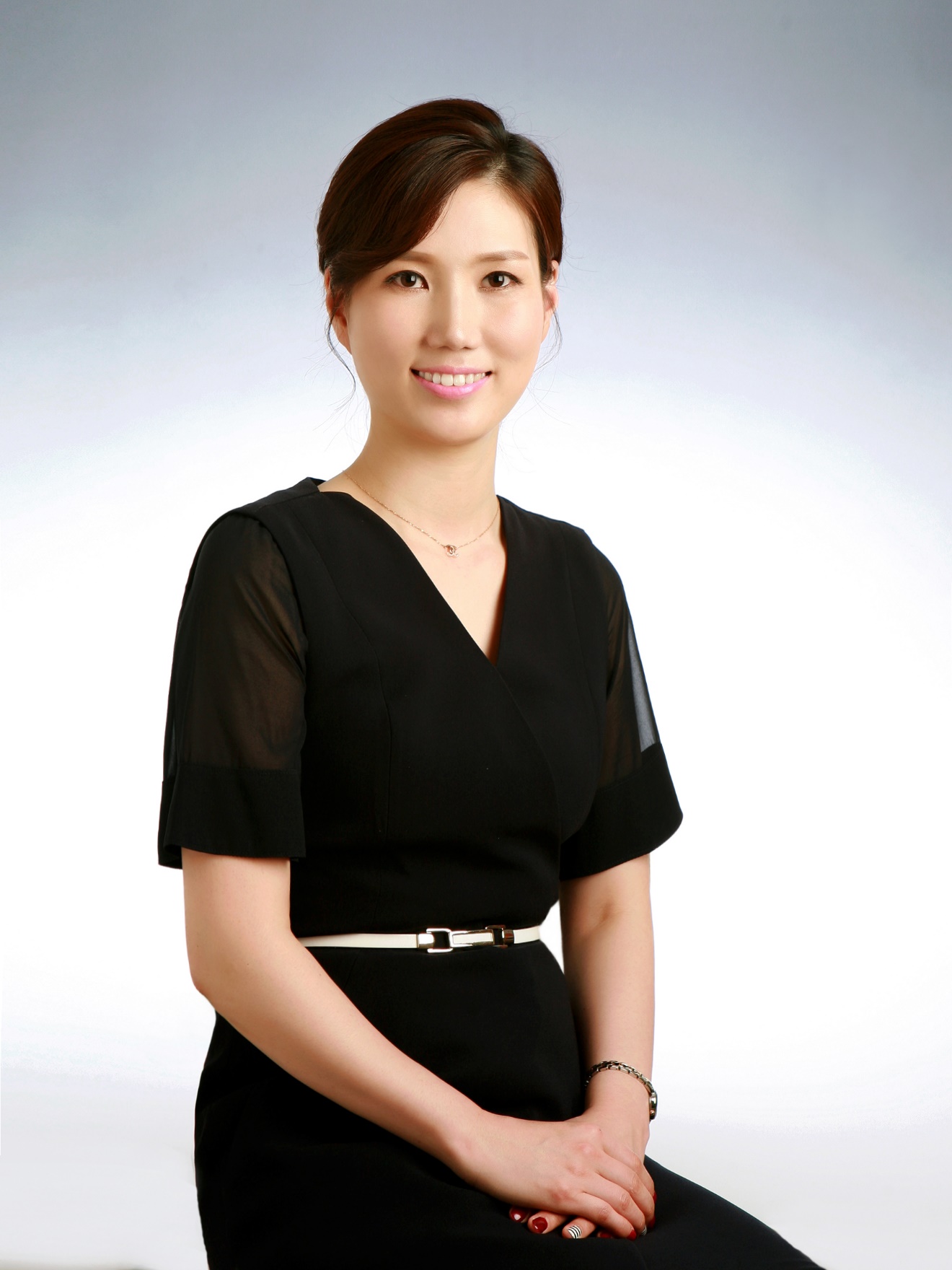 Cô Song Su Jung, chuyên gia cao cấp trong lĩnh vực phun xăm thẩm mỹ của Hàn Quốc sẽ sang Việt Nam trực tiếp giảng dạy từ ngày 13 đến 17/11/2017.