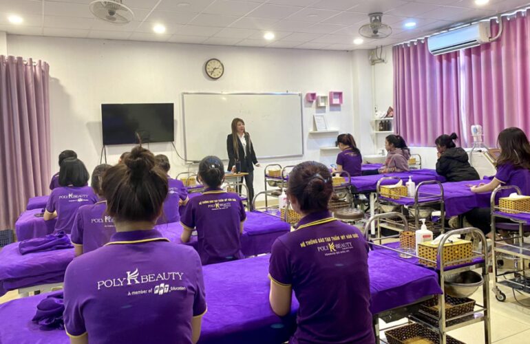 Để trở thành một kỹ thuật viên Spa, bạn chỉ cần tham gia một khóa đào tạo về ngành là có thể thực hành ngay!