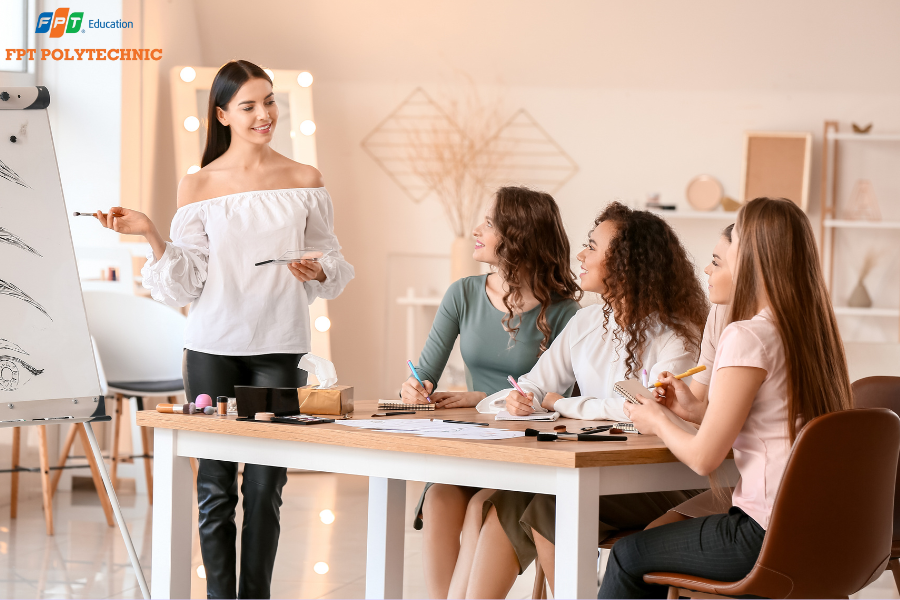 Hướng dẫn Makeup kiểu Châu Âu đơn giản và thu hút