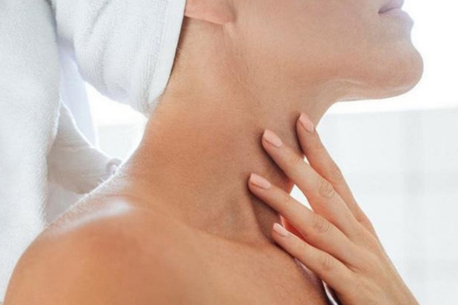 Nguyên nhân khiến da cổ bị đen hơn da mặt