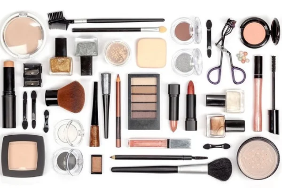 Bộ makeup cơ bản cho người mới bắt đầu gồm những gì?